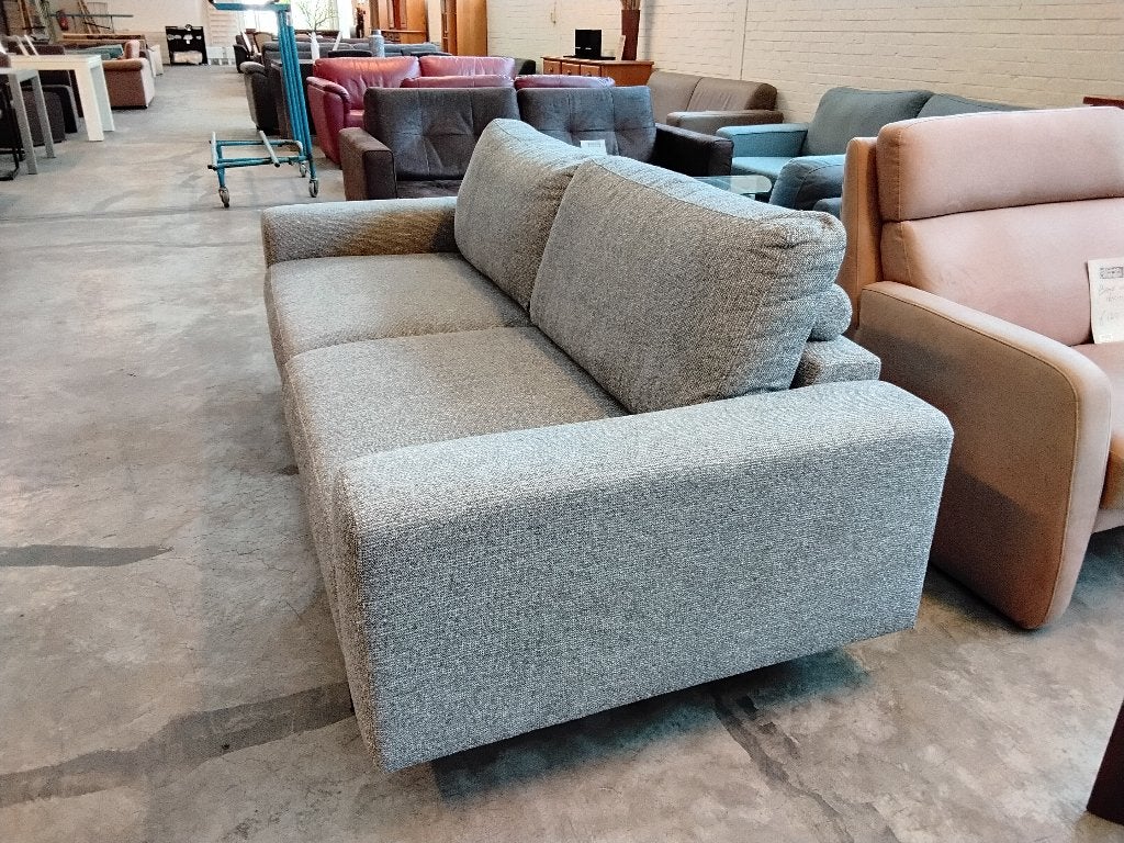 Mooie bank, stof grijs, 220cm VERKOCHT. Second Life Wolvega, Huis en Inrichting, Ophalen, 75 tot 100 cm, Zo goed als nieuw, Rechte bank