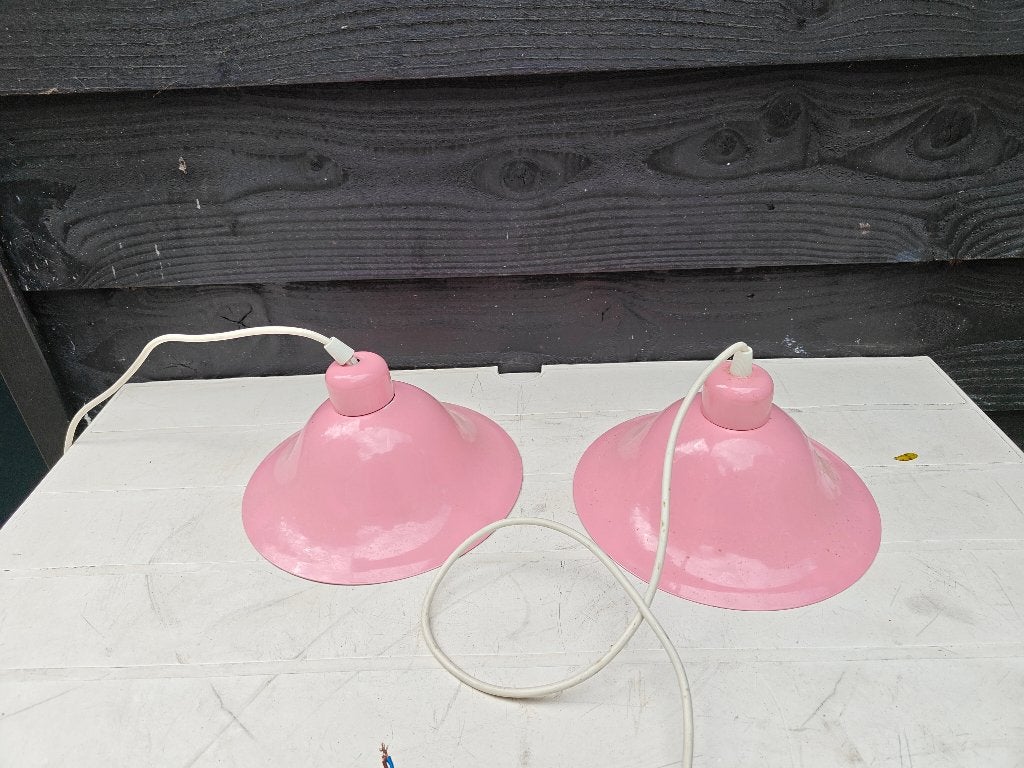 2 identieke roze hanglampen, Huis en Inrichting, Lampen | Hanglampen, Gebruikt, Onbekend, Ophalen of Verzenden, Onbekend
