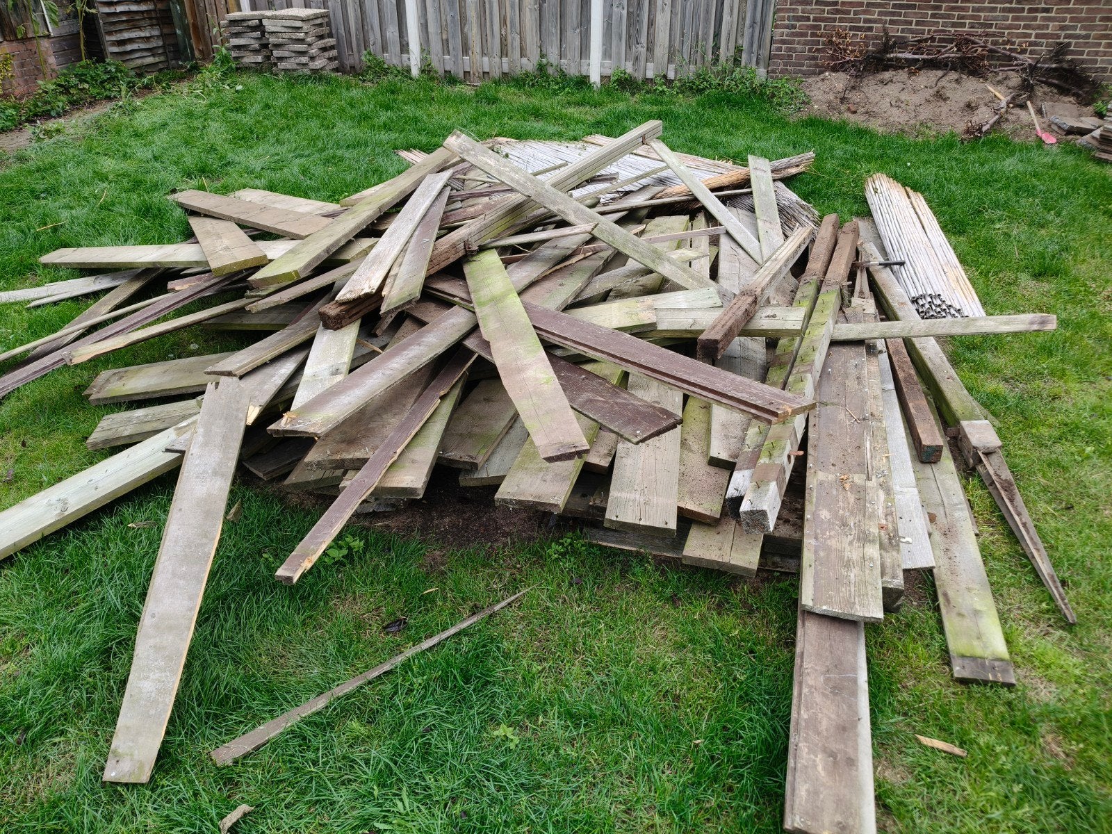 Diverse gebruikte houten planken en balken, Gebruikt, Overige typen, Overige houtsoorten, Ophalen