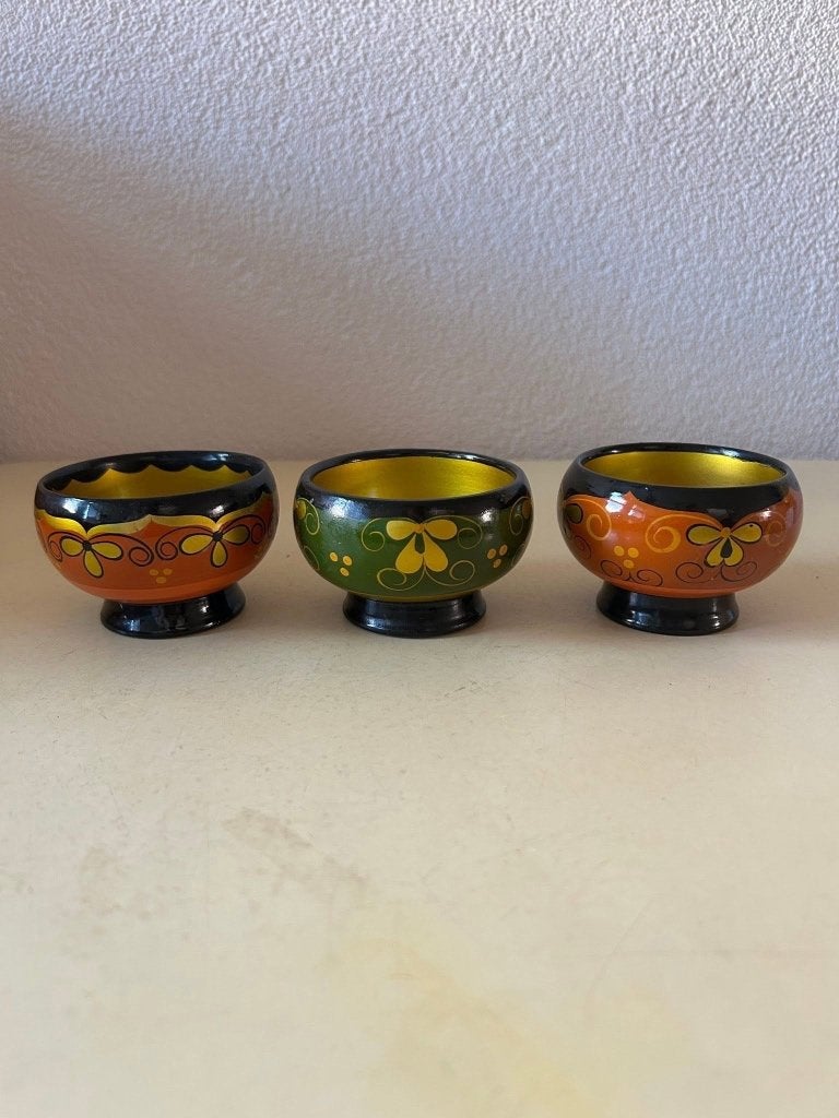 3 Vintage Russische Chochloma houten lakwerk kommetjes, Antiek en Kunst, Overige onderwerpen, Houtsnijwerk, Minder dan 20 cm, Handgemaakt
