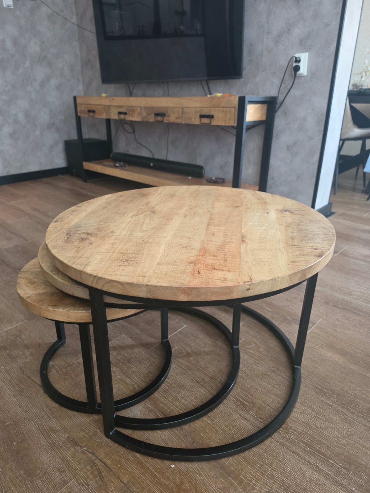 3-delige ronde salontafels van mangohout + Sidetable, Gebruikt, 150 tot 200 cm, Rond, 150 tot 200 cm