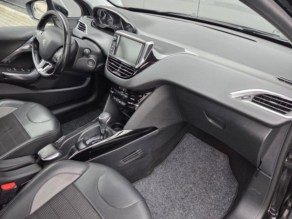 Peugeot 2008 1.2 PureTech Blue Lease Allure, Parkeersensor, Euro 6, 1199 cc, 1165 kg