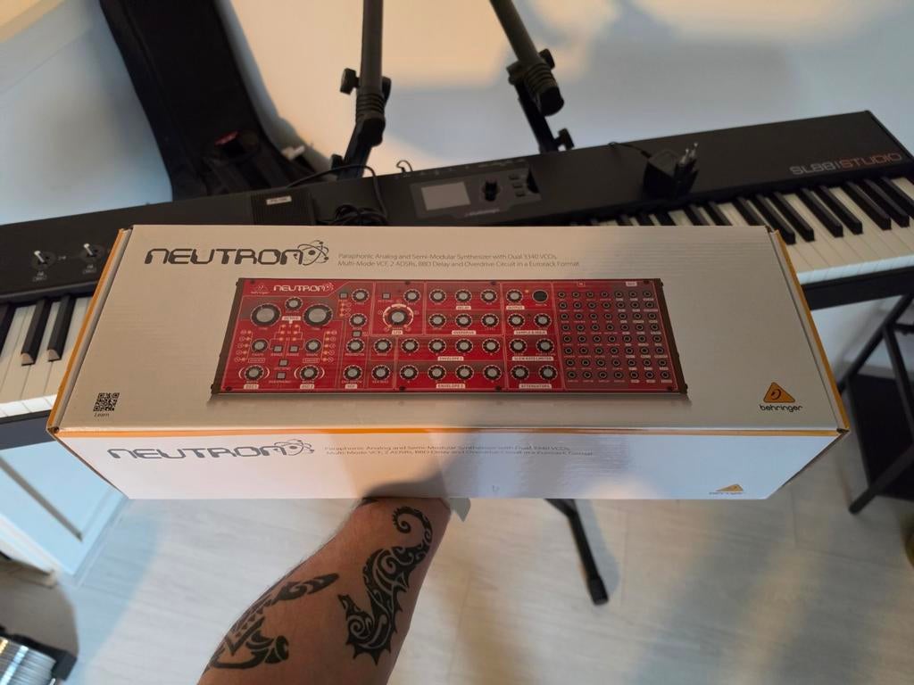 Neutron Behringer, Ophalen, Nieuw