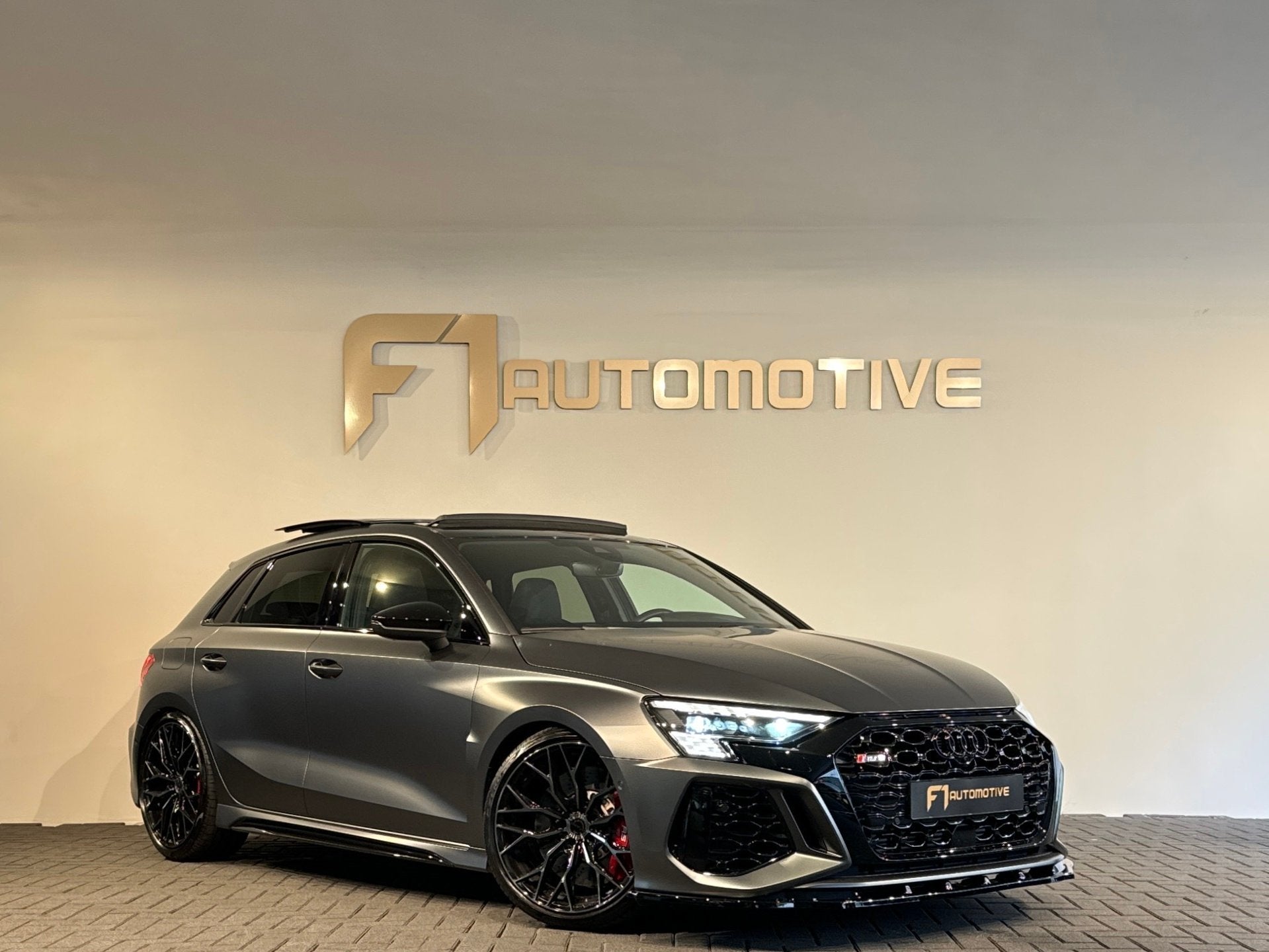 Audi RS3 Sportback 2.5 TFSI quattro Pano|HuD|B&O|FULL PPF|Ke, Automaat, Dealer onderhouden, Gebruikt, Zwart