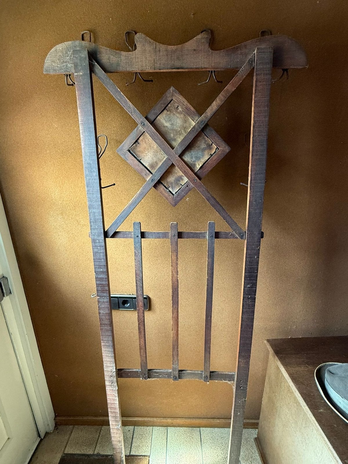Antieke Art Nouveau/Art Deco Houten Kapstok met X-patroon, Huis en Inrichting, Ophalen, Gebruikt, Staande kapstok, 150 tot 200 cm