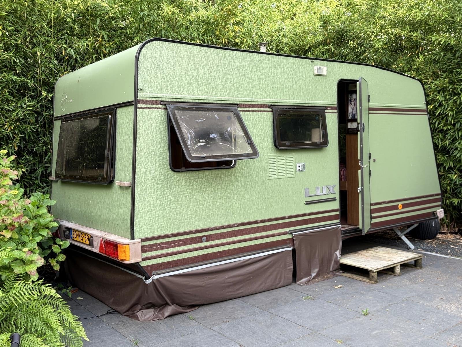 Bürstner caravan: gezellige caravan, Caravans en Kamperen, Vast bed, Treinzit, Particulier, 4 tot 5 meter