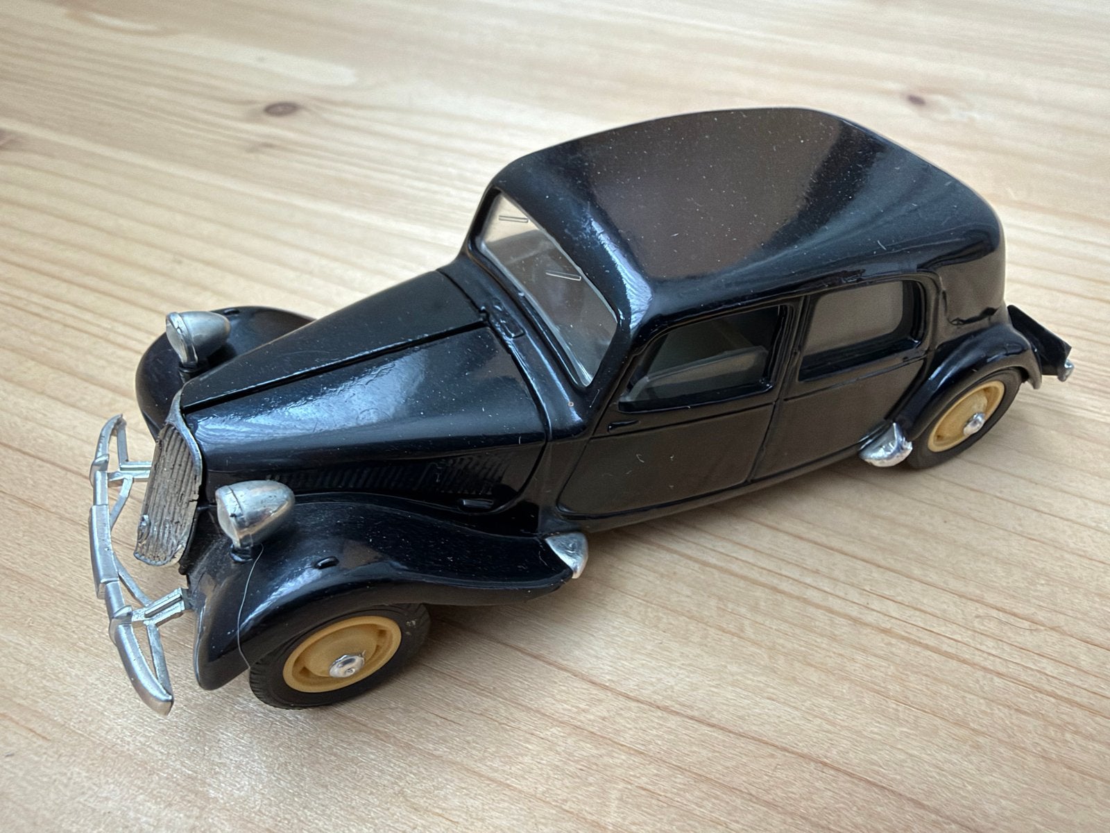Solido Citroën Traction 1:43 - Zwart modelauto, Ophalen of Verzenden, Gebruikt, Auto, Solido