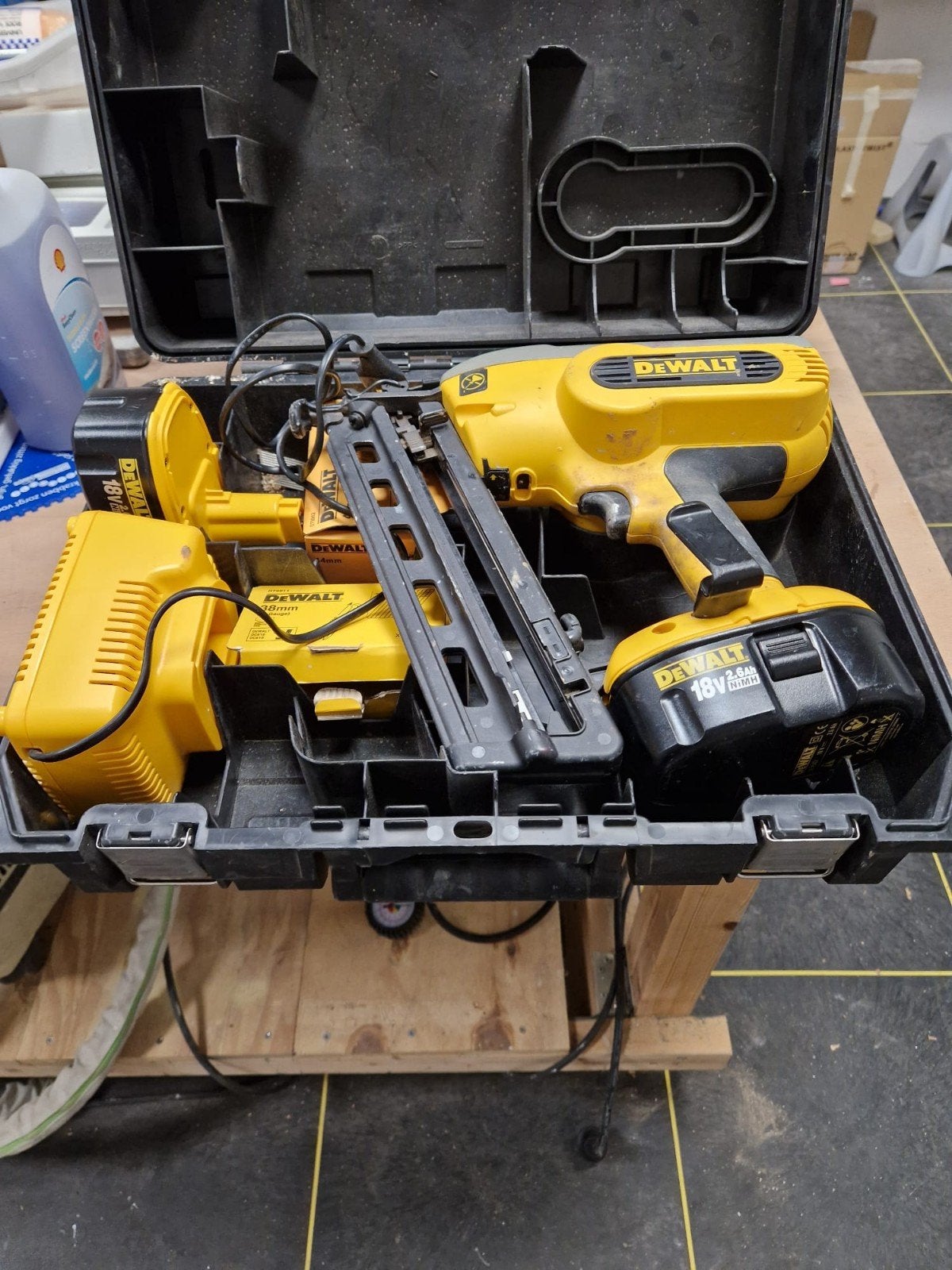 DeWalt DC618KB 18V NiMH Spijkerpistool Set, Ophalen, Gebruikt