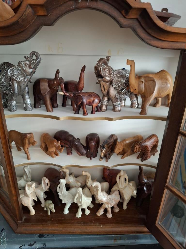 Verzameling handgesneden houten en stenen dierenbeeldjes, Verzamelen, Beelden en Beeldjes, Ophalen of Verzenden