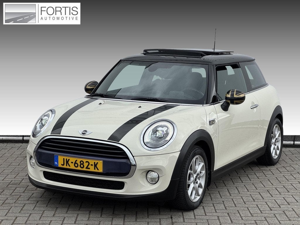 MINI 3-Deurs 1.5 Cooper Chili Serious Business NL-AUTO | PAN, Auto's, Voorwielaandrijving, 136 pk, Gebruikt, 4 stoelen