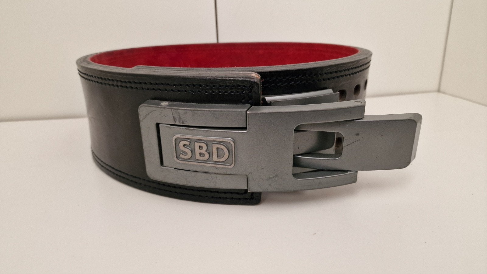 SBD Powerlifting Belt - Zwart/Rood - Maat M, Sport en Fitness, Ophalen of Verzenden, Gebruikt