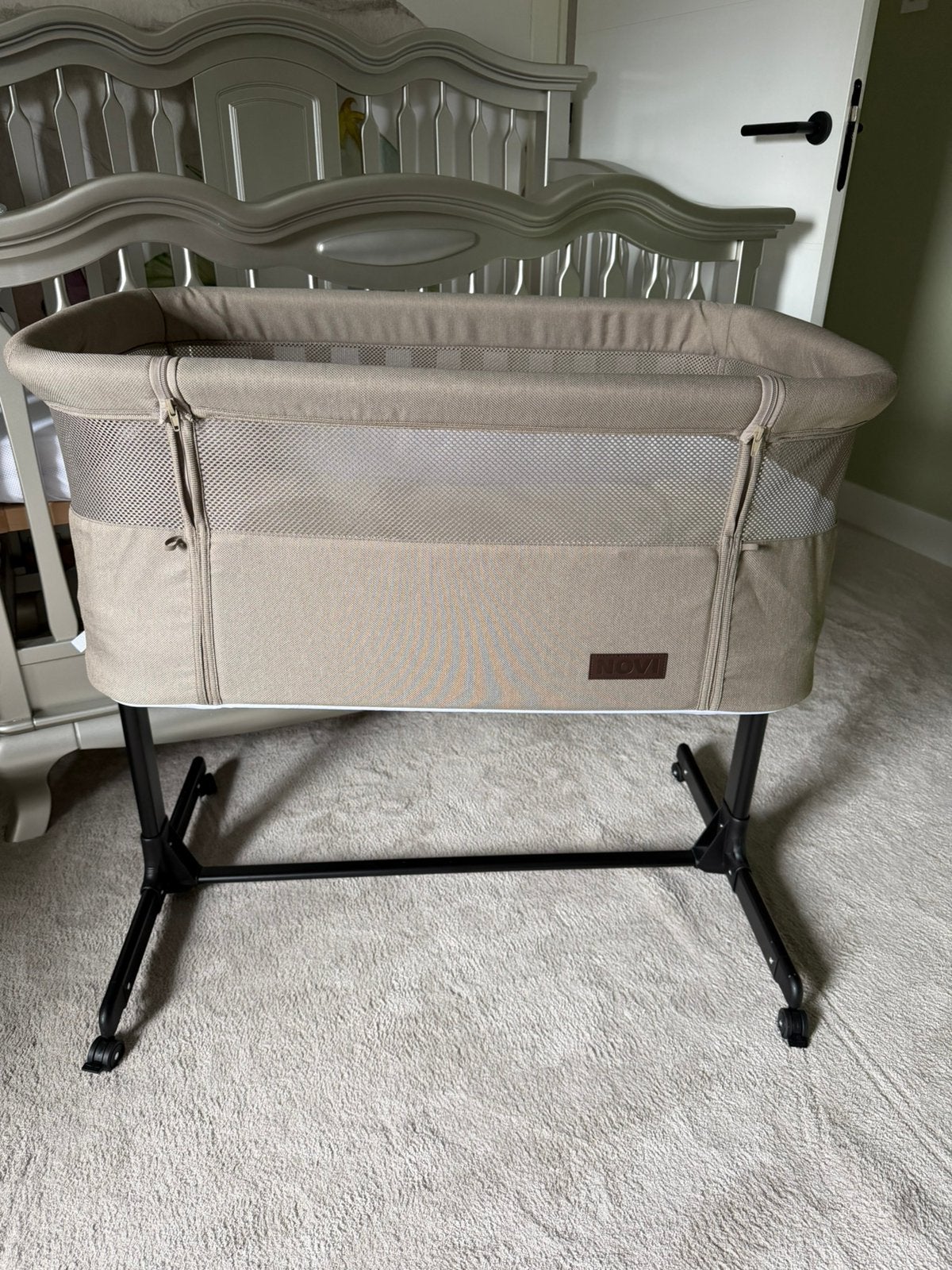 Co-sleeper Novi Goodnight Solid Sand met matras best sleep, Ophalen, Zo goed als nieuw, Ledikant