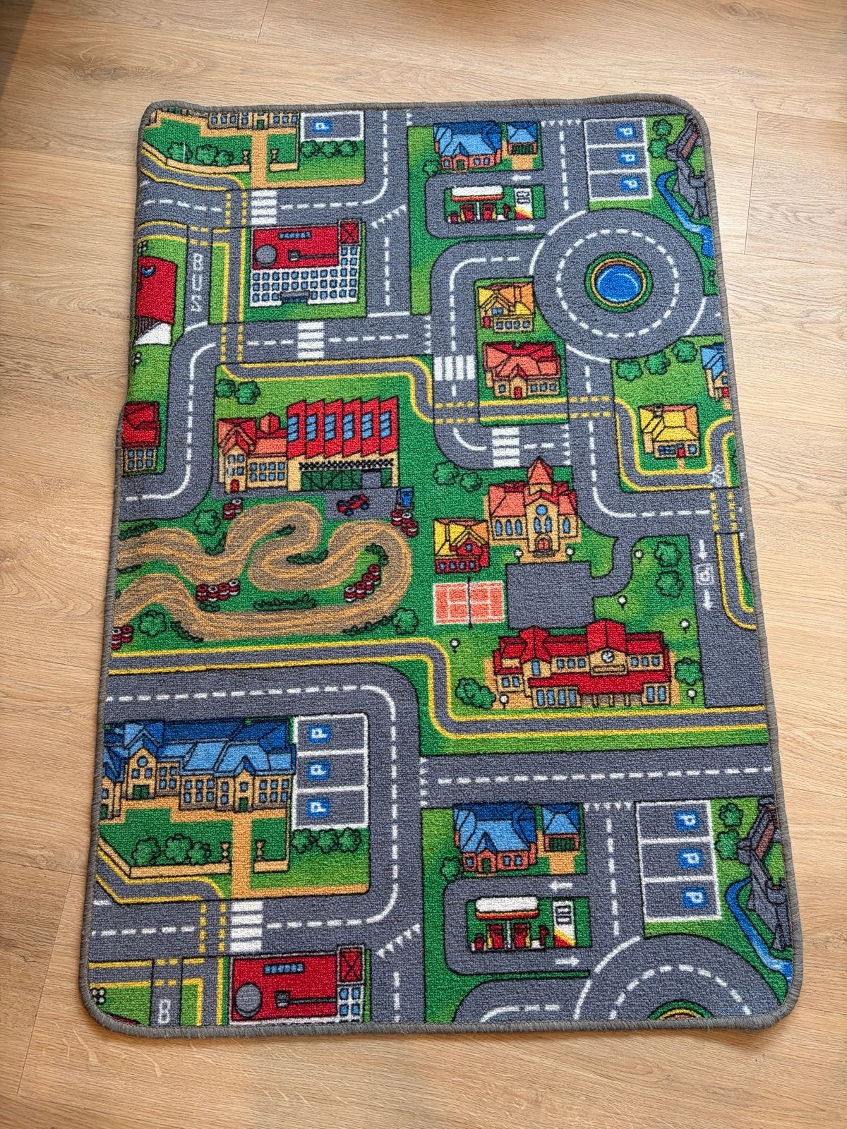 Speelkleed met wegen en gebouwen voor auto's, Ophalen, Zo goed als nieuw