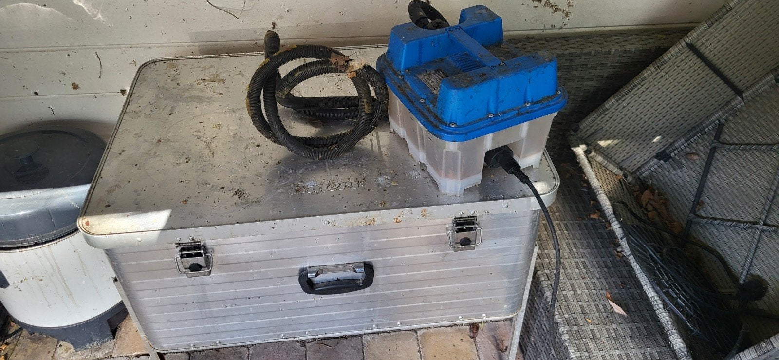Wassmelter en elektrische pot voor bijenwas, Bijen