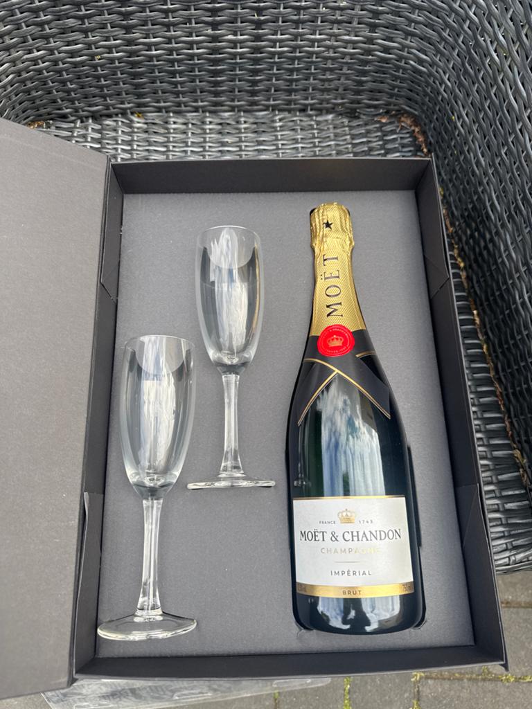 Moët & Chandon Champagne Giftset met 2 Glazen, Nieuw, Ophalen of Verzenden, Meerkleurig, Overige merken