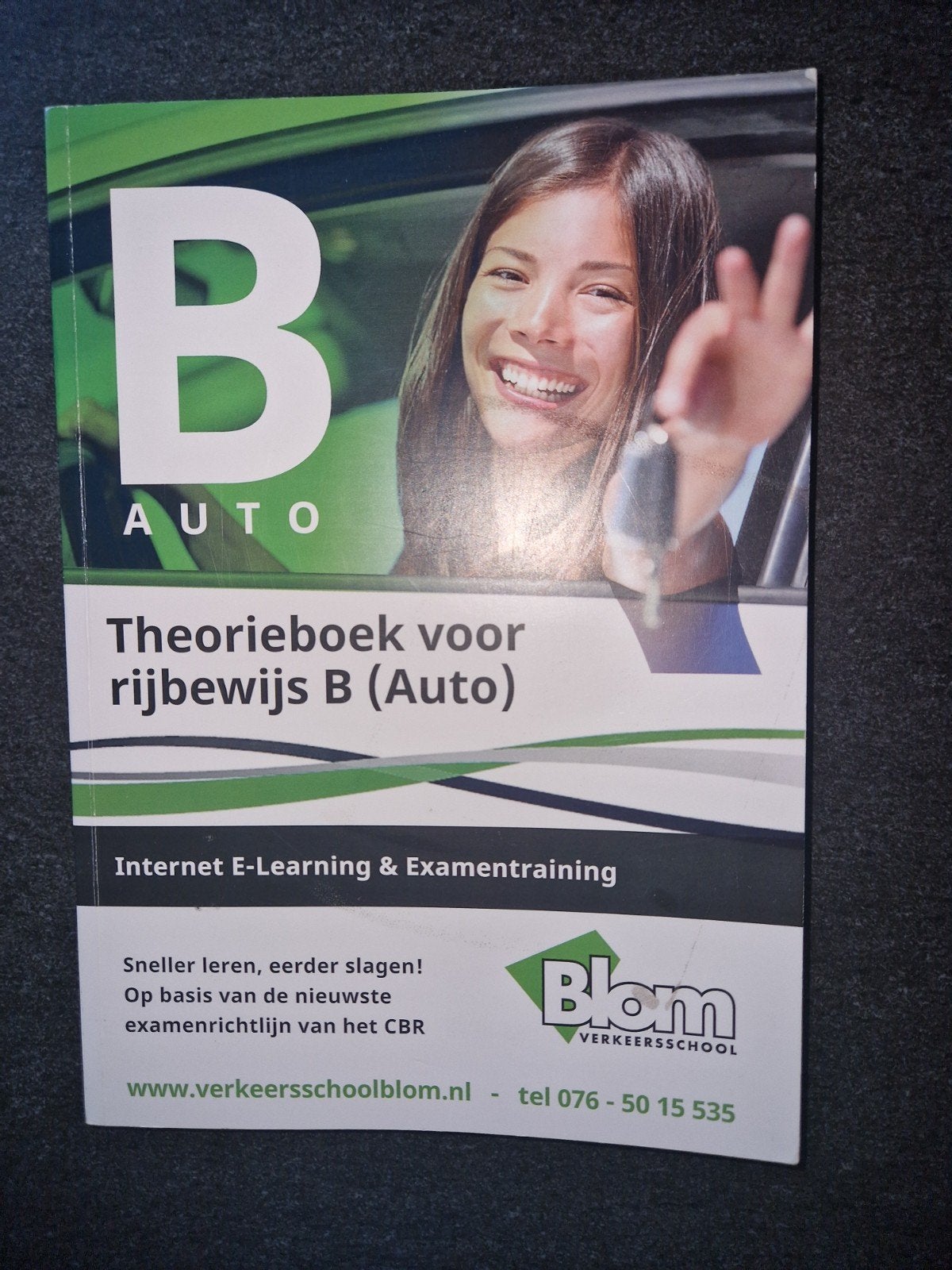 Theorieboek rijbewijs B (Auto) - Blom Verkeersschool, Ophalen of Verzenden, Zo goed als nieuw, Overige niveaus, Blom Verkeersschool