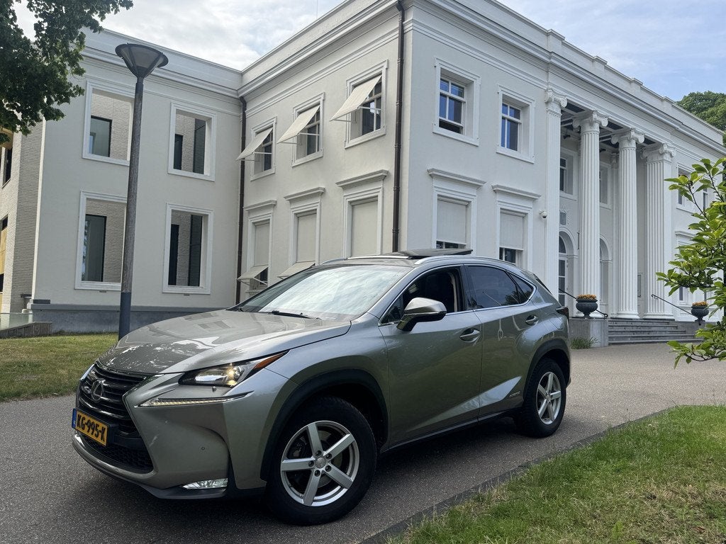 Lexus NX 300h AWD HYBRID 1:20 ! 1E EIG ! VAKANTIEKLAAR, Automaat, Gebruikt, Euro 6, 1760 kg