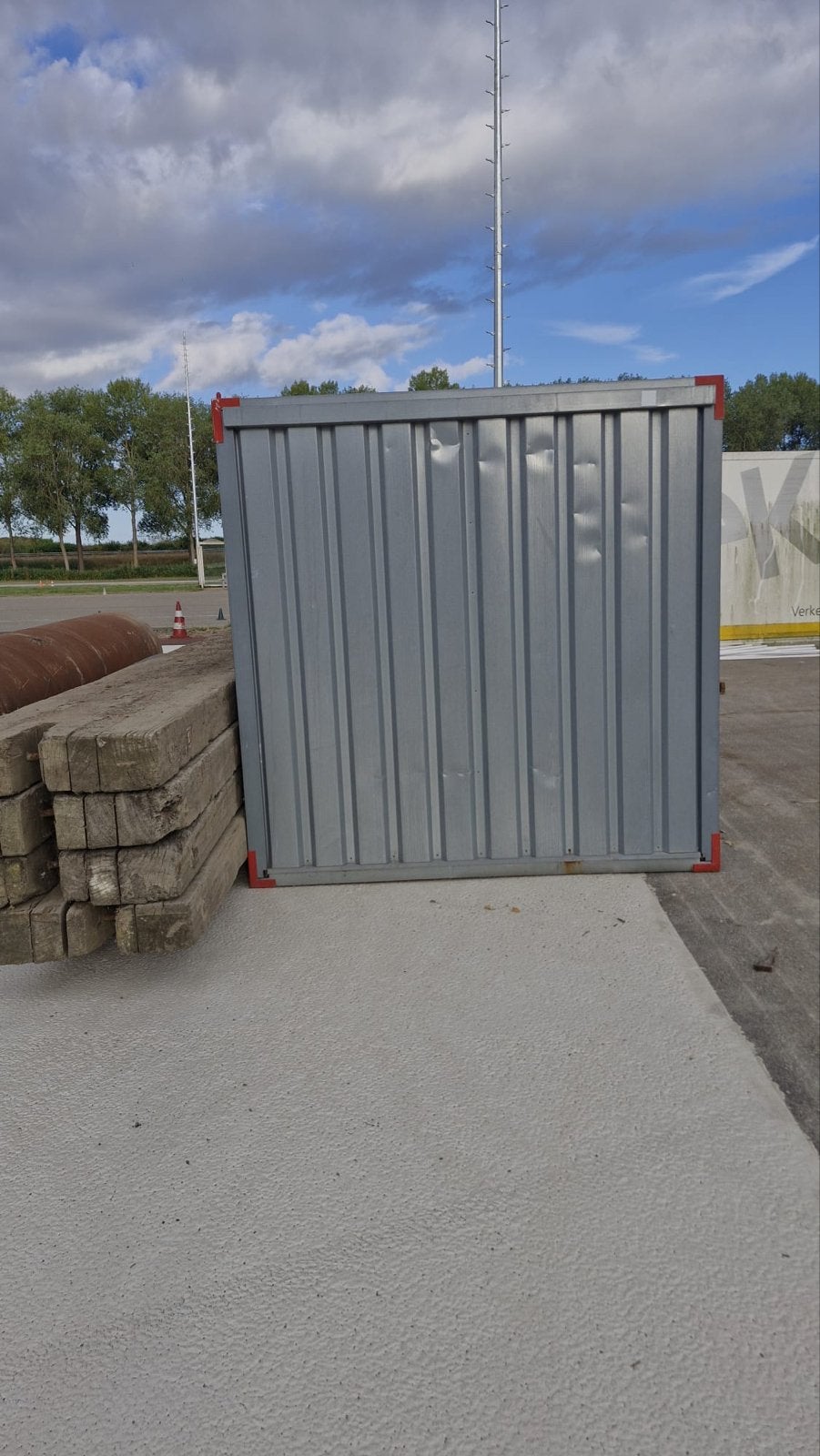 Opslagcontainer met schade aan deuren, Tuin en Terras, Ophalen, Zo goed als nieuw