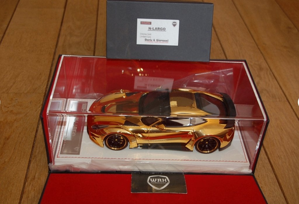 1:18 FERRARI F12 N LARGO chrome gold Davis Giovanni 5/6 WRH, Hobby en Vrije tijd, Modelauto's | 1:18, Verzenden, Zo goed als nieuw