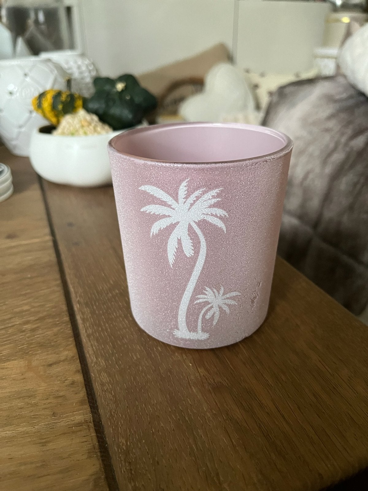 Te koop: waxinelichthouder Rivièra Maison, roze, palmbomen., Waxinelichthouder, Ophalen of Verzenden, Glas, Roze