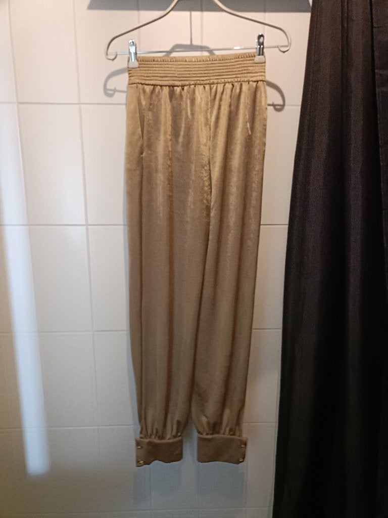 Gouden pantalon merk Nenette mt 36 en Kocca, Kleding | Dames, Broeken en Pantalons, Overige kleuren, Ophalen of Verzenden, Zo goed als nieuw