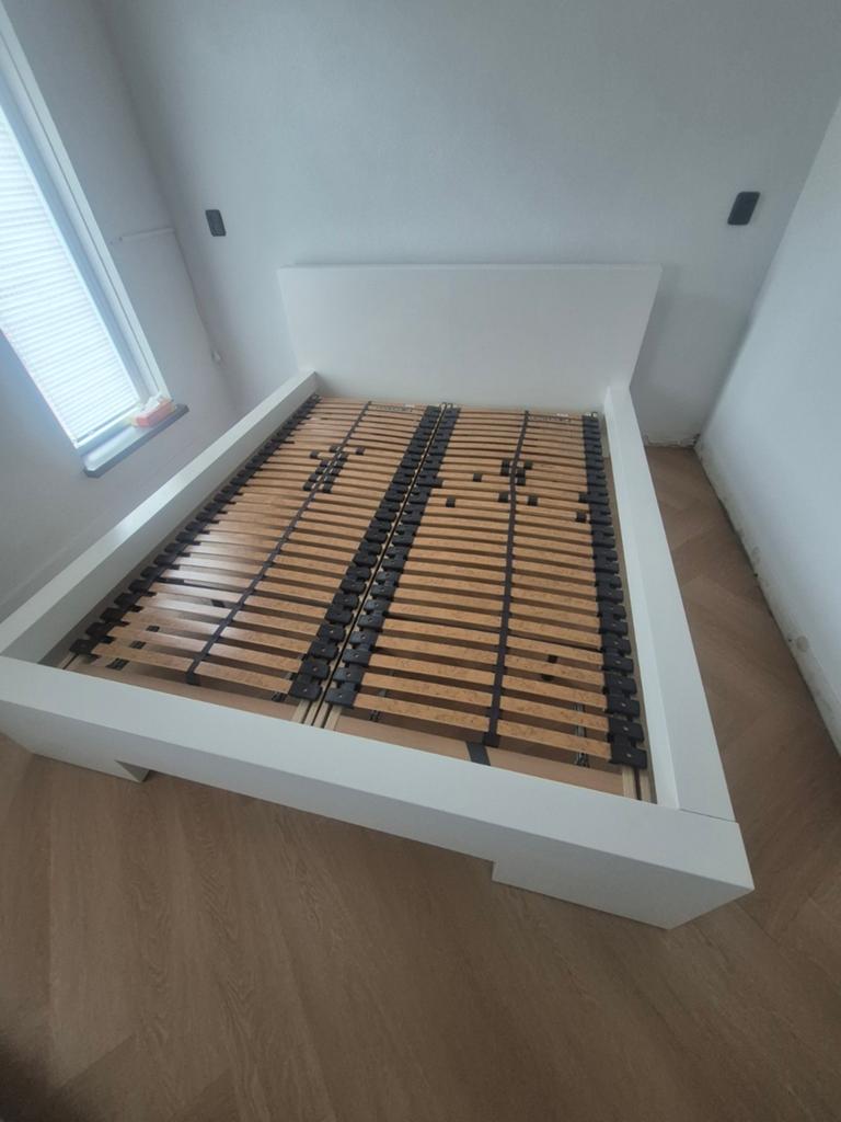 Wit tweepersoonsbed met lattenbodems, Huis en Inrichting, Slaapkamer | Bedden, Ophalen, Gebruikt, Wit, Tweepersoons
