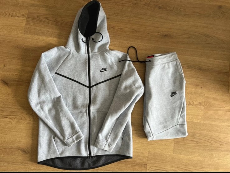 Nike tech fleece, Ophalen of Verzenden, Zo goed als nieuw, Maat 48/50 (M), Grijs