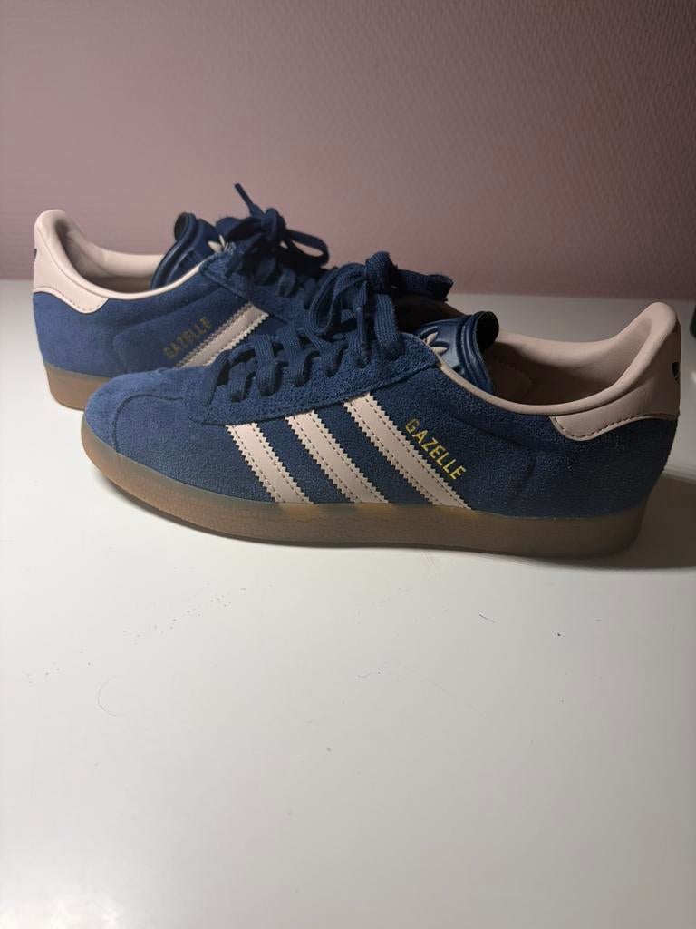 Adidas gazelle blauw en roze, Ophalen of Verzenden, Zo goed als nieuw, Hardloopschoenen, Adidas