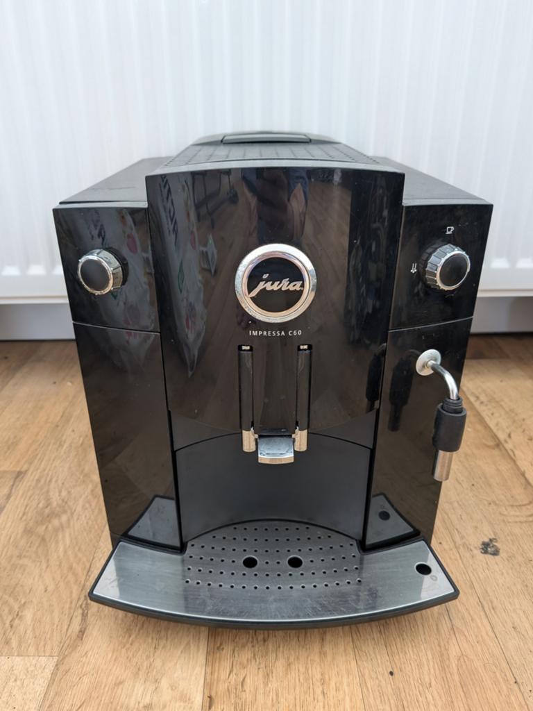 Jura Impressa C60 koffie machine, Witgoed en Apparatuur, Koffiezetapparaten, Ophalen, Koffiemachine