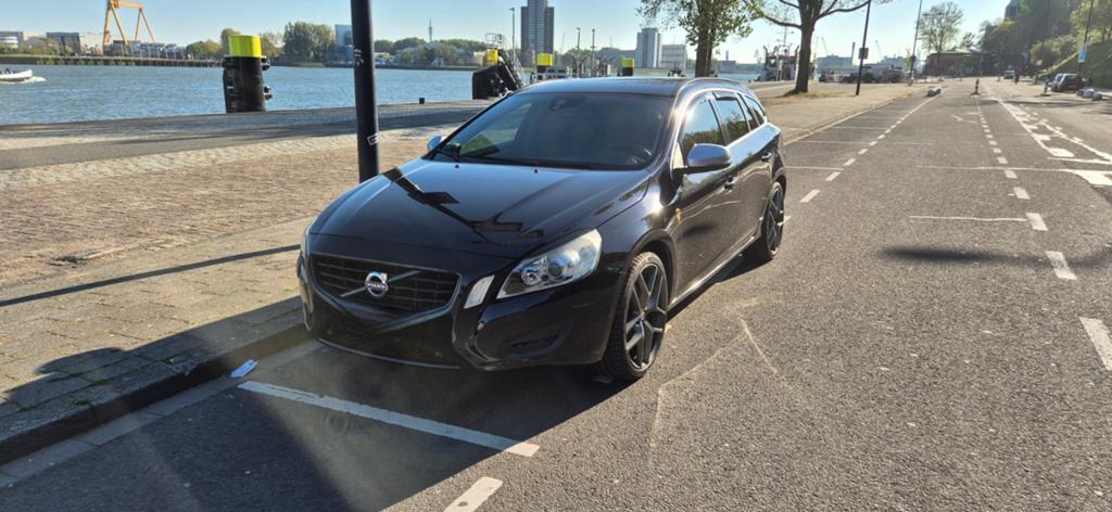 Volvo V60 T4 R-Design 2012, Auto's, 1596 cc, Zwart, 4 cilinders, 179 pk