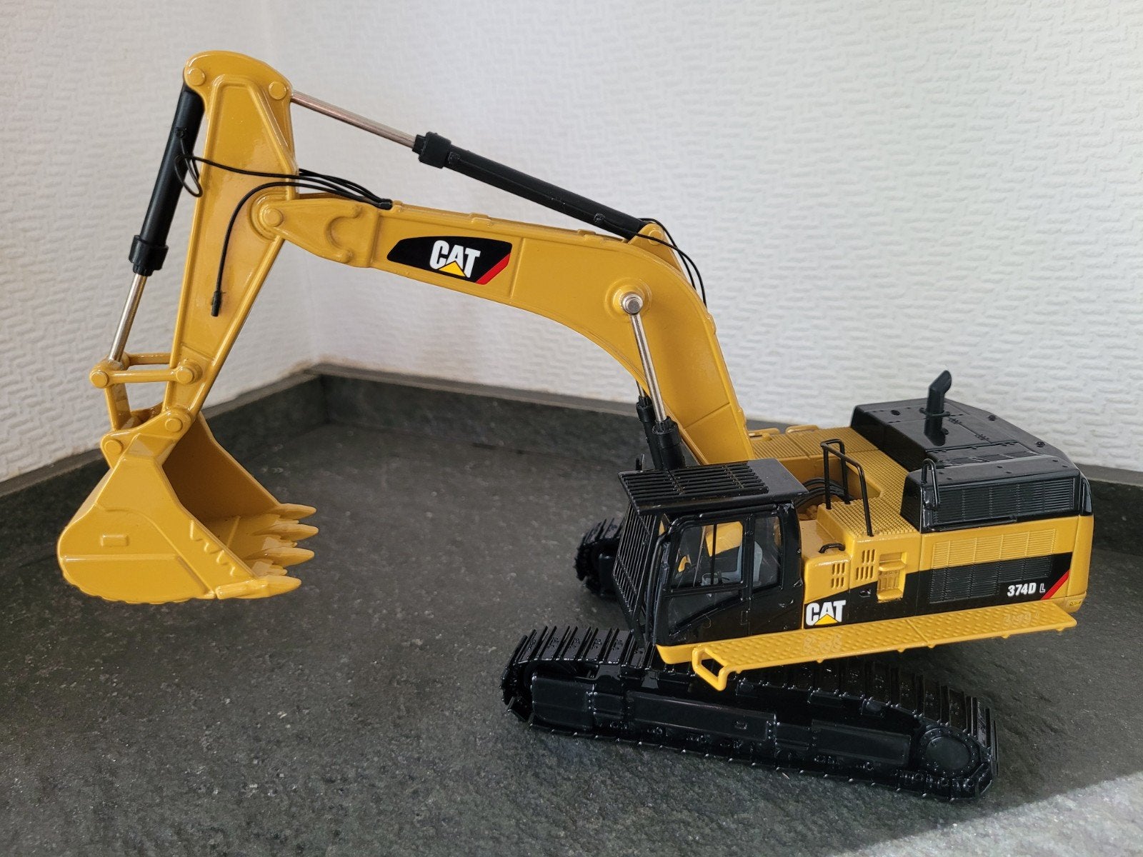 caterpillar 374dl diecast masters, Ophalen of Verzenden, Zo goed als nieuw