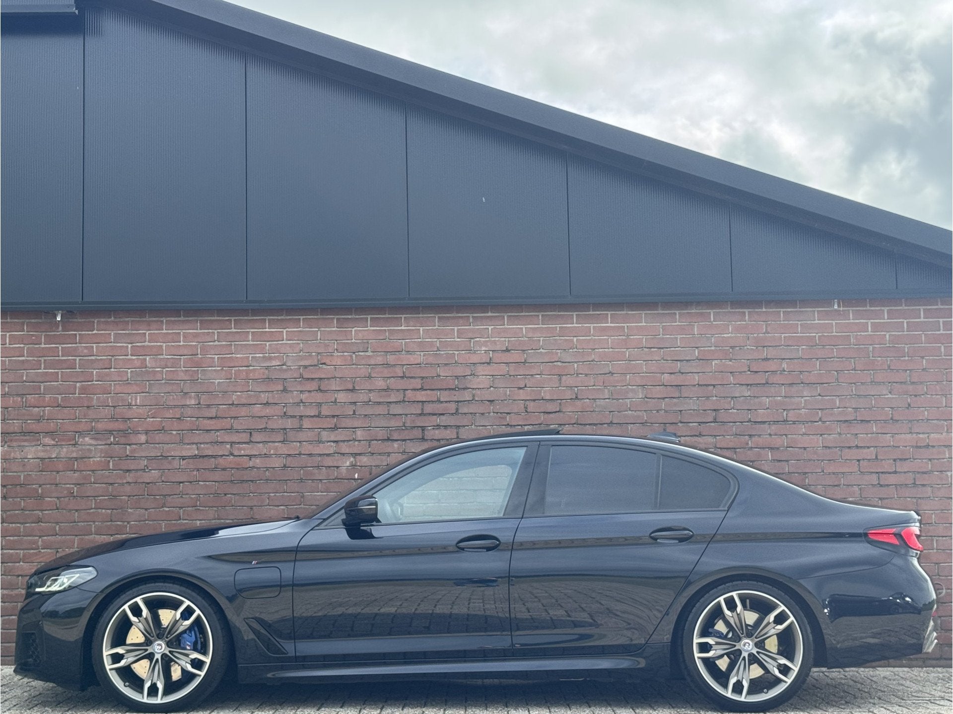 BMW 5 Serie 545e XDRIVE BUSINESS EDITION PLUS | NIEUWSTAAT!, Gebruikt, Euro 6, 394 pk, 2000 kg