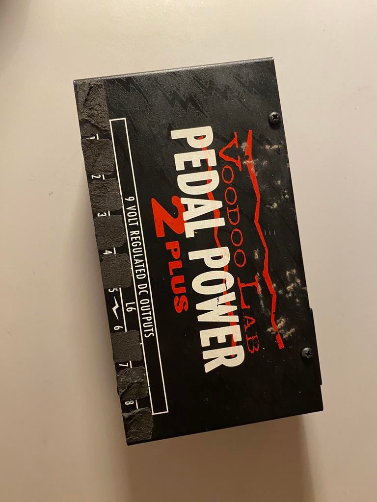 Voodoo Lab Pedal Power 2 plus - power supply, Muziek en Instrumenten, Effecten, Gebruikt, Overige typen, Ophalen of Verzenden