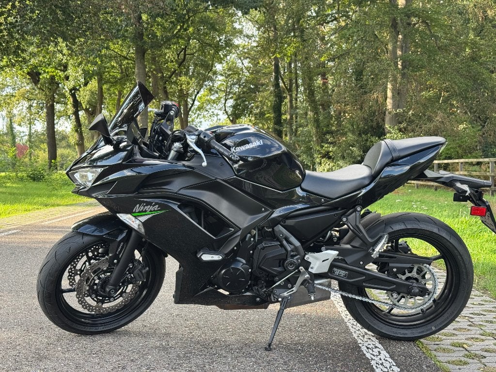 Kawasaki Ninja 650 ABS (2020) - Matzwart - 1.900 km, Ophalen, Gebruikt