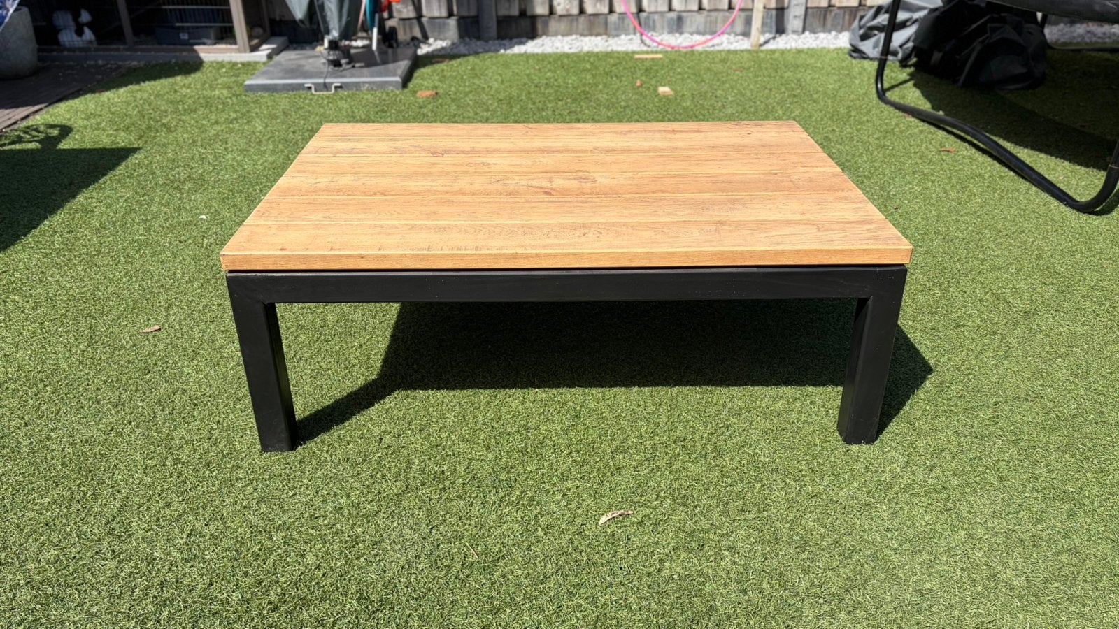 Tuintafel/salontafel massief eiken met zwart staal onderstel, Ophalen, Zo goed als nieuw, Rechthoekig, Hout
