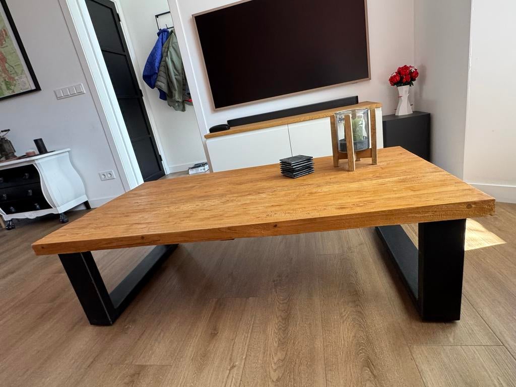 Robuuste salontafel van hout met metalen onderstel, Huis en Inrichting, Tafels | Salontafels, Gebruikt, Minder dan 50 cm, 50 tot 100 cm