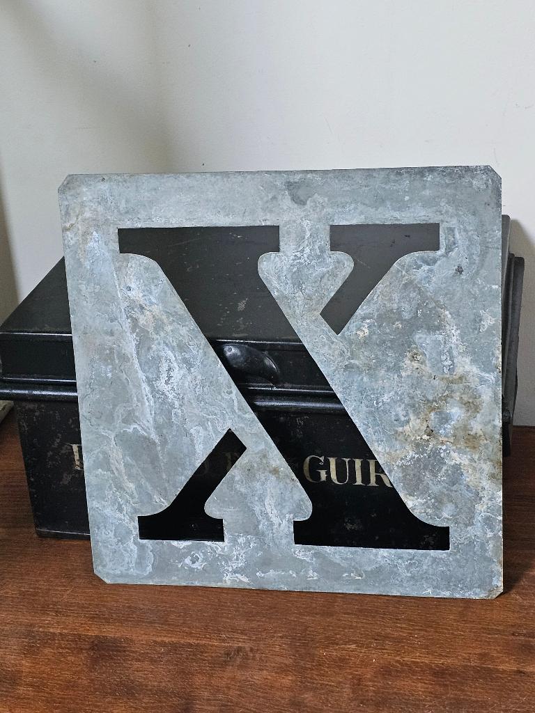 Groot oud zinken lettersjabloon alfabet LETTER 'X' 26X26cm, Antiek en Kunst, Ophalen of Verzenden
