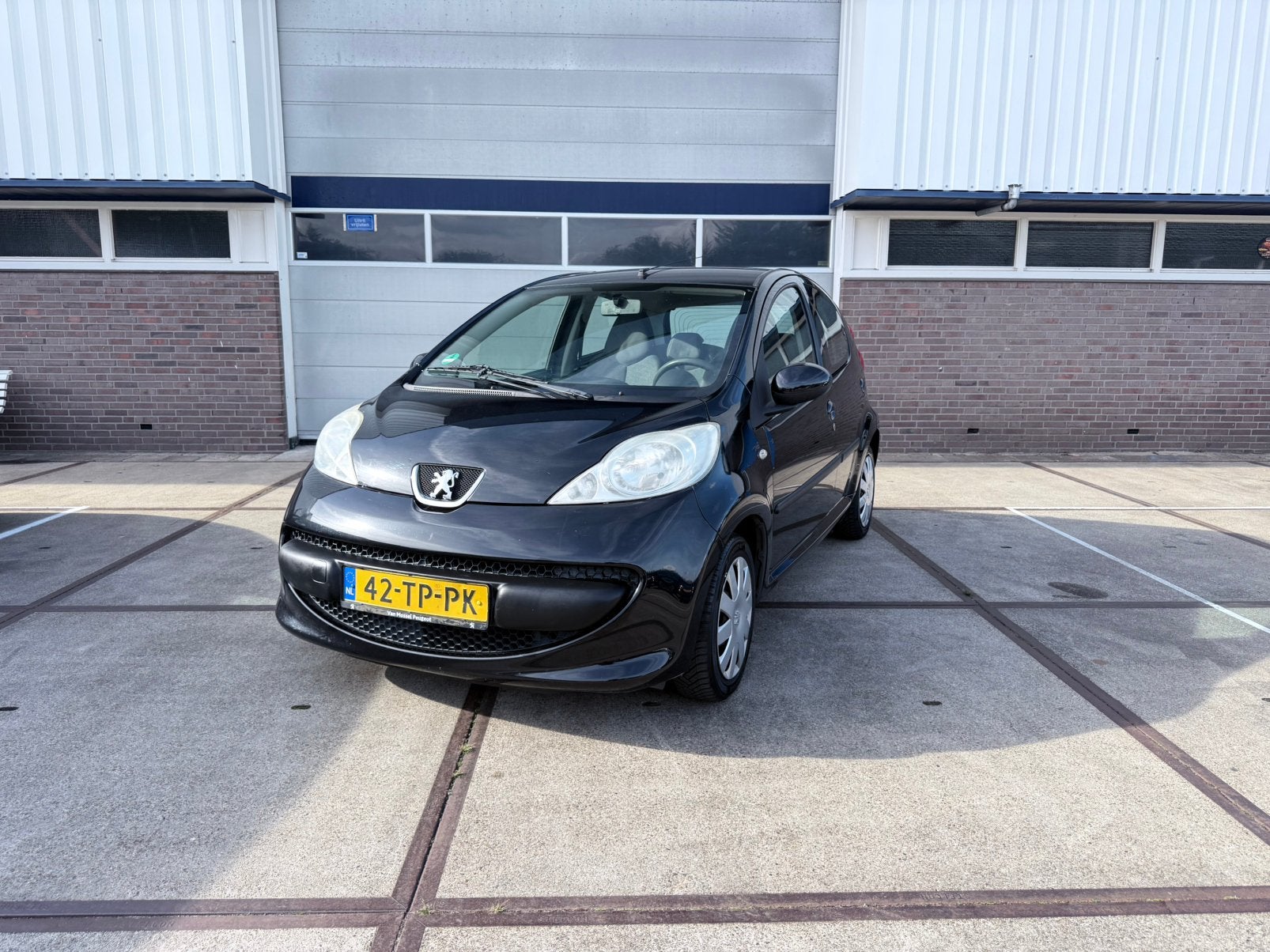 Peugeot 107 1.0 xs | Automaat| Airco | 5-deurs|NAP|apk 05-27, Auto's, Zwart, 4 stoelen, Origineel Nederlands, Bedrijf