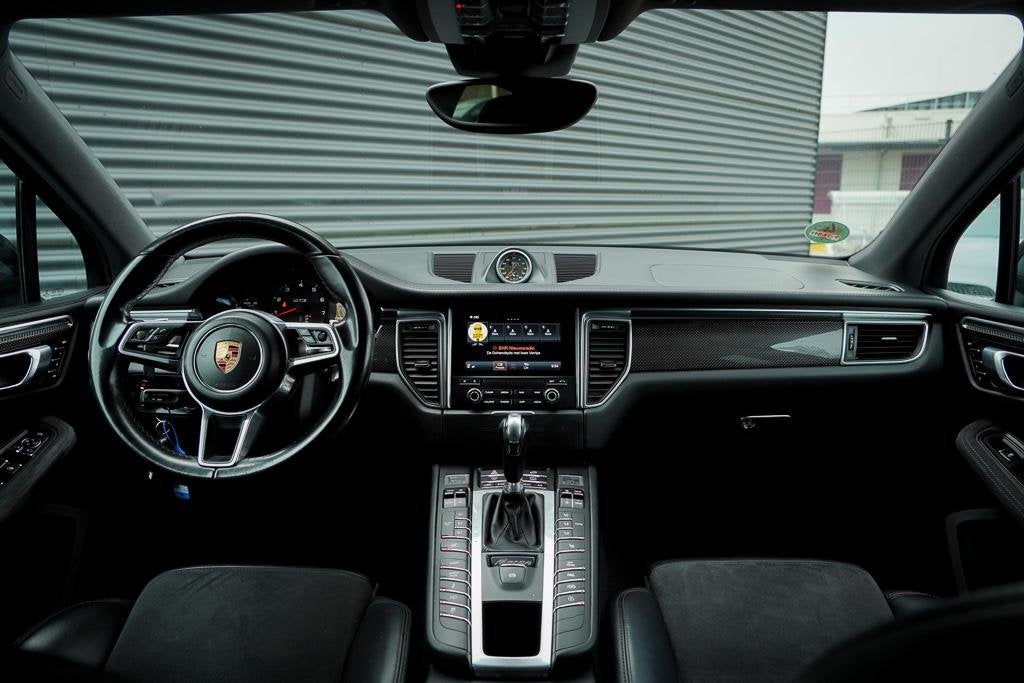 Foto 7 van Porsche Macan 3.0 GTS / Pano / Luchtvering / Trekhaak / Spor