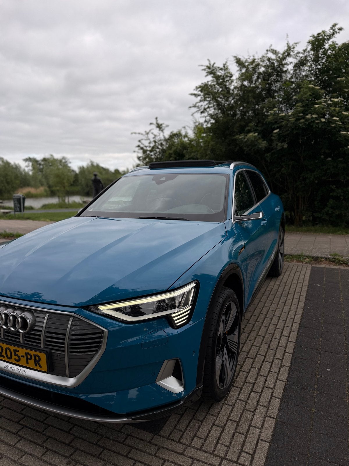 Audi e-tron 55 Quattro 360pk 2019 Blauw, Auto's, Audi, Automaat, 131 €/maand, 1800 kg, 95 pk