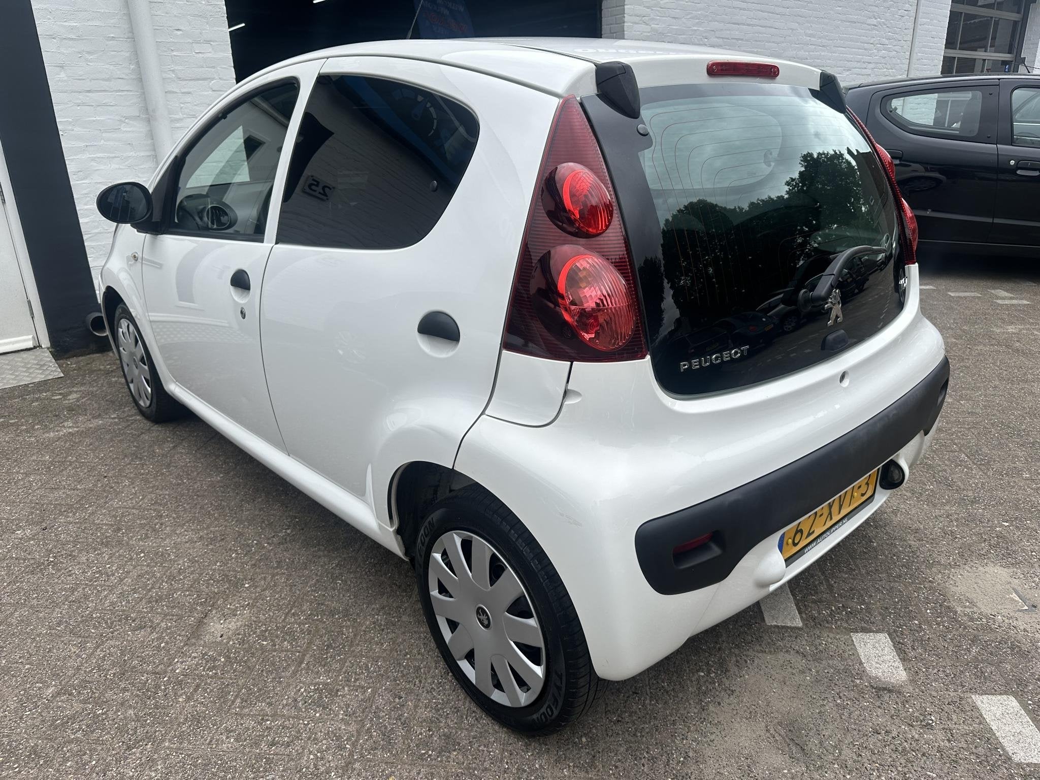 Peugeot 107 1.0 Access /Nieuwe apk bij aflevering/5 drs, Auto's, Peugeot, Voorwielaandrijving, Euro 5, Stof, Gebruikt