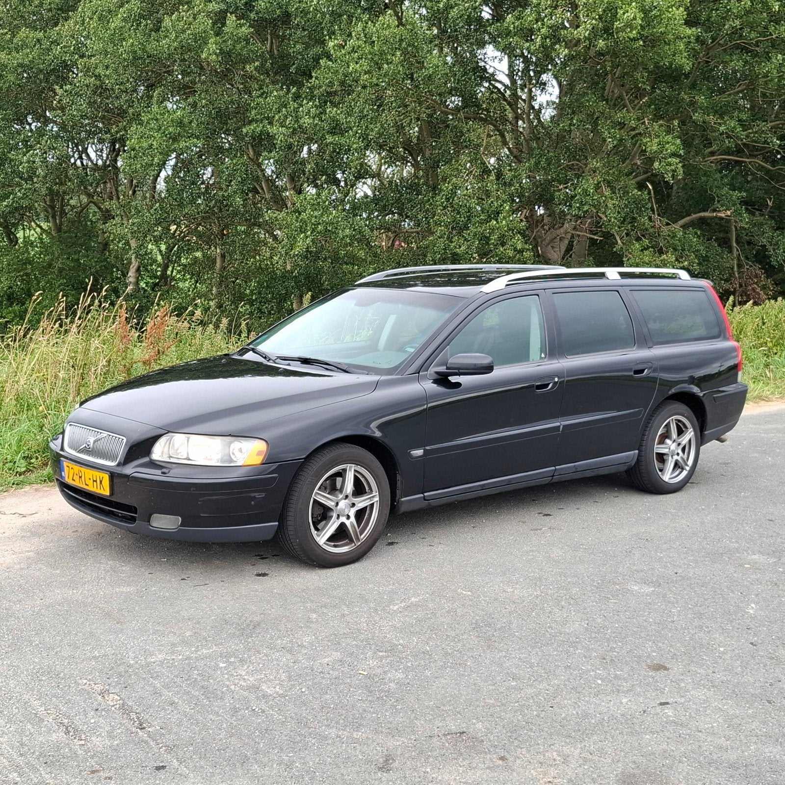 Volvo V70 2.4 140PK AUT 2005 Zwart, Auto's, Volvo, 1800 kg, Zwart, Stationwagon, 2435 cc