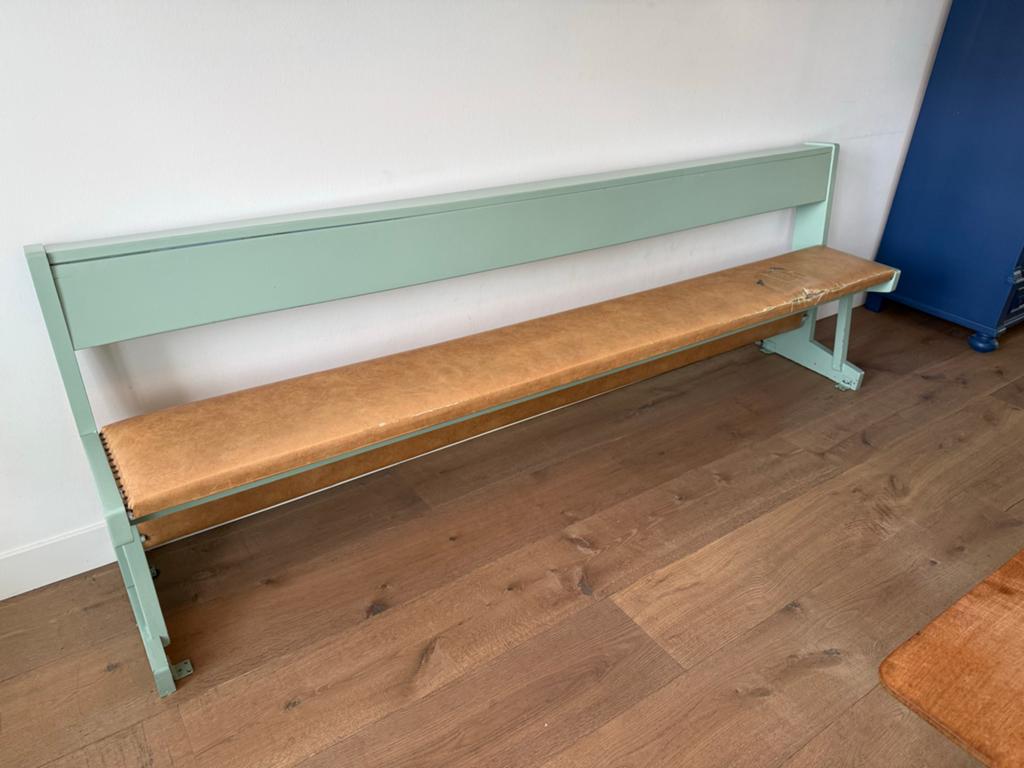 Stevige oude kerkbank, 255 cm, opknapper, Antiek en Kunst, Antiek | Meubels | Stoelen en Banken, Ophalen