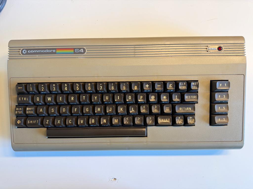 Commodore 64 met datasette en 6581 SID, Ophalen