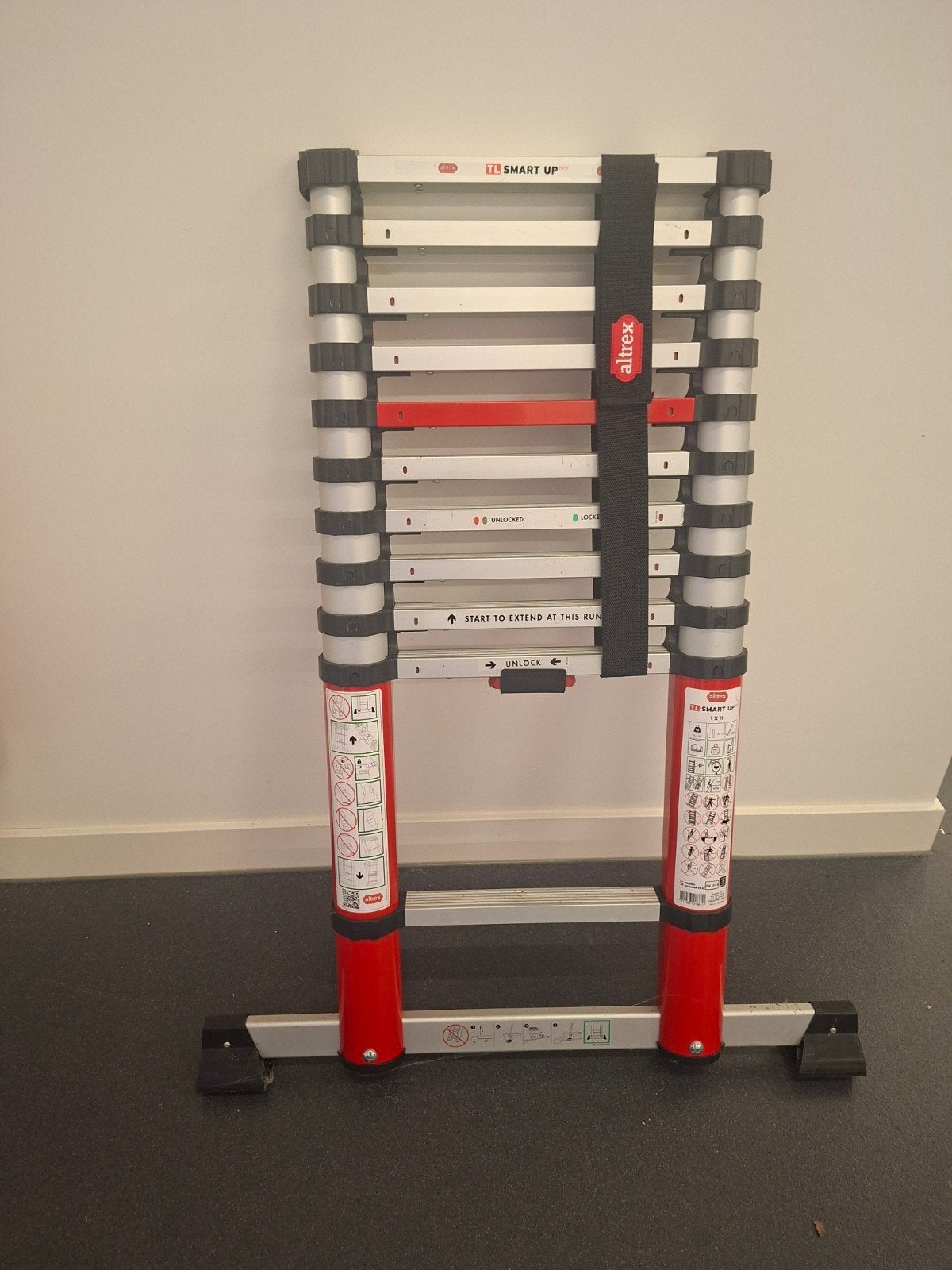 Altrex ladder, Ophalen, Zo goed als nieuw, Ladder, Opvouwbaar of Inschuifbaar
