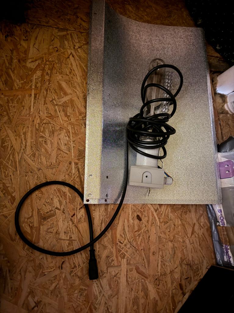 Adjust a Wing Avenger medium met lamp, Ophalen of Verzenden, Gebruikt, Kweeklamp