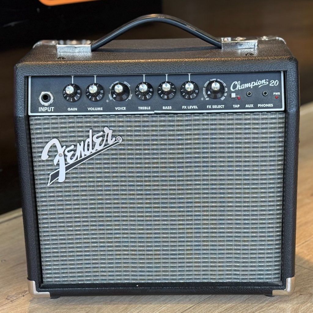 Fender Champion 20 Gitaarversterker, Muziek en Instrumenten, Fender, Zo goed als nieuw, Support@fender.com, 17600 Catalina Street
Los Angeles, CA 90746
USA