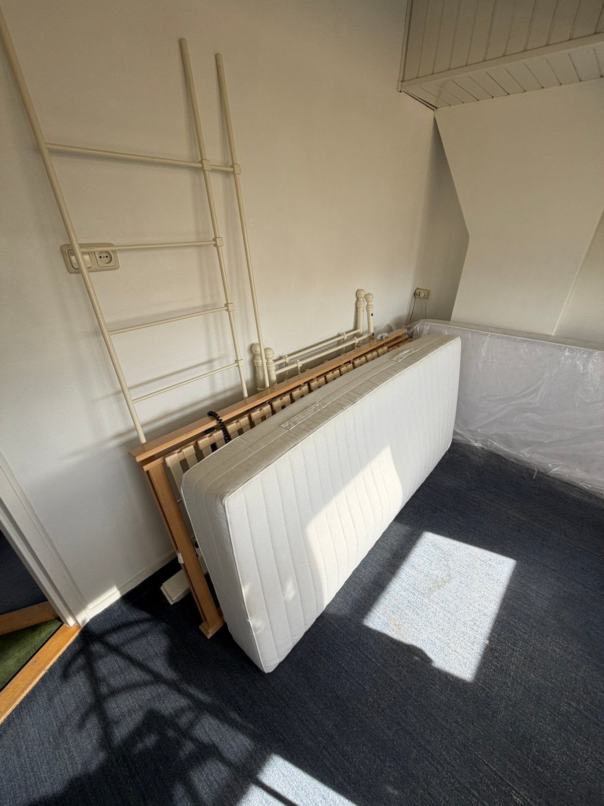 Elektrisch spijlenbed, Ophalen, 90 cm, Eenpersoons, Wit