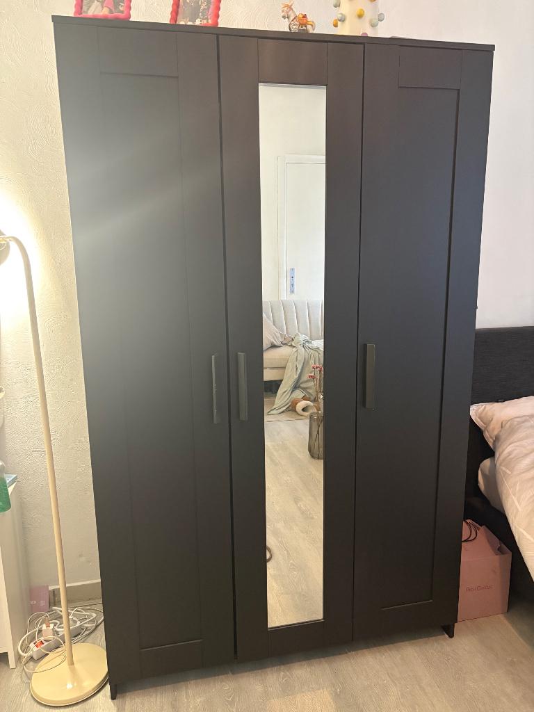 Ikea: BRIMNES zwarte kledingkast met 3 deuren, Ophalen, Met deur(en), 100 tot 150 cm, Zo goed als nieuw