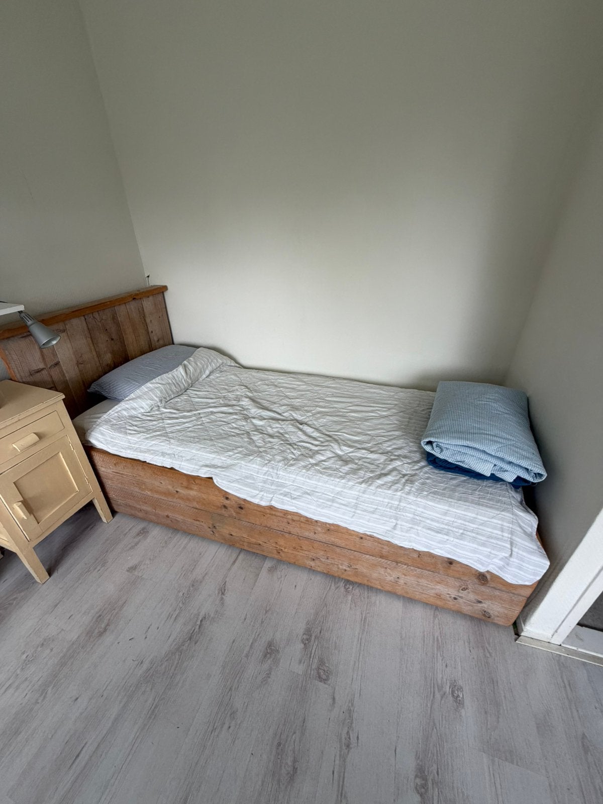 Bed steigerhout 90x200, Ophalen, Zo goed als nieuw, Eenpersoons